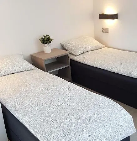 ホームステイ Oliwka ウストカ